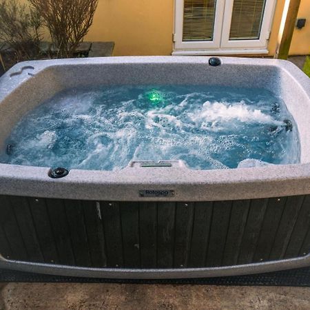 The Retreat, Own Hot Tub, Romantic Escape, Near Lyme Regis Exterior foto
